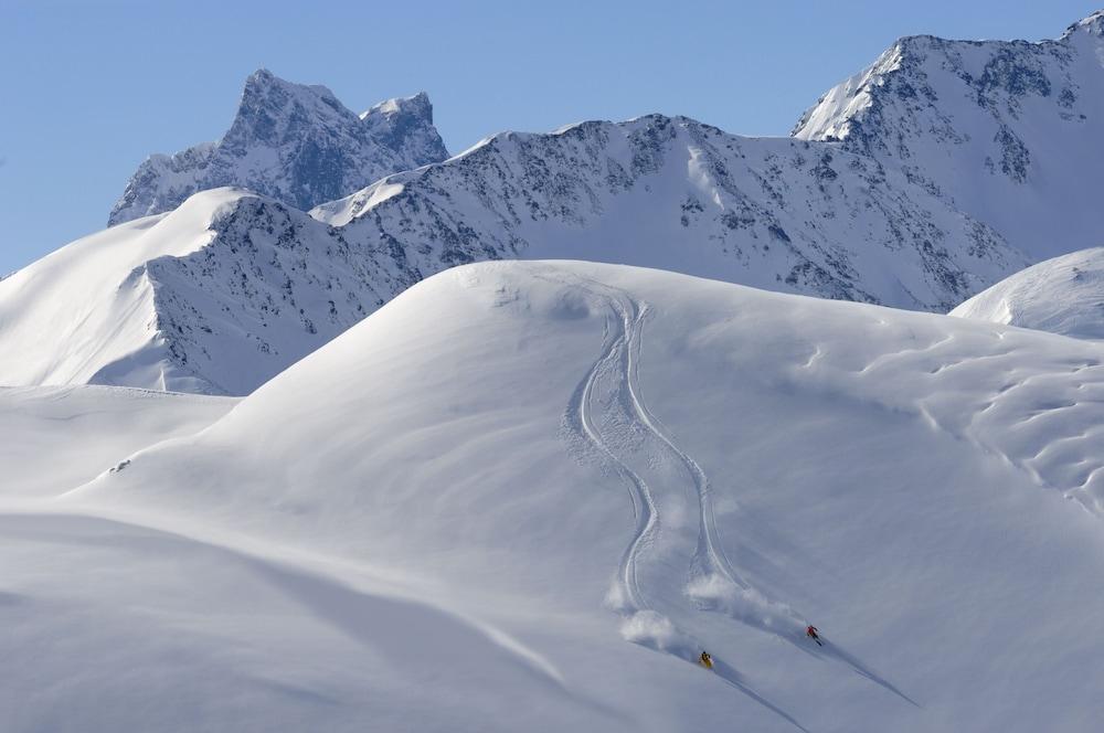 Berghotel Basur - Das Schihotel Am Arlberg Флирш Экстерьер фото