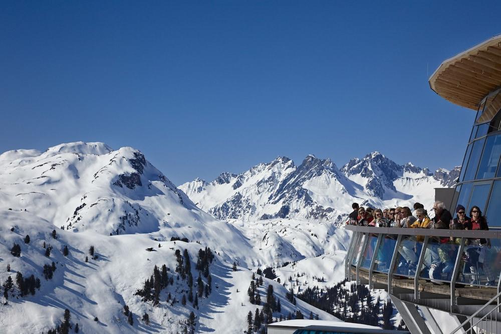 Berghotel Basur - Das Schihotel Am Arlberg Флирш Экстерьер фото