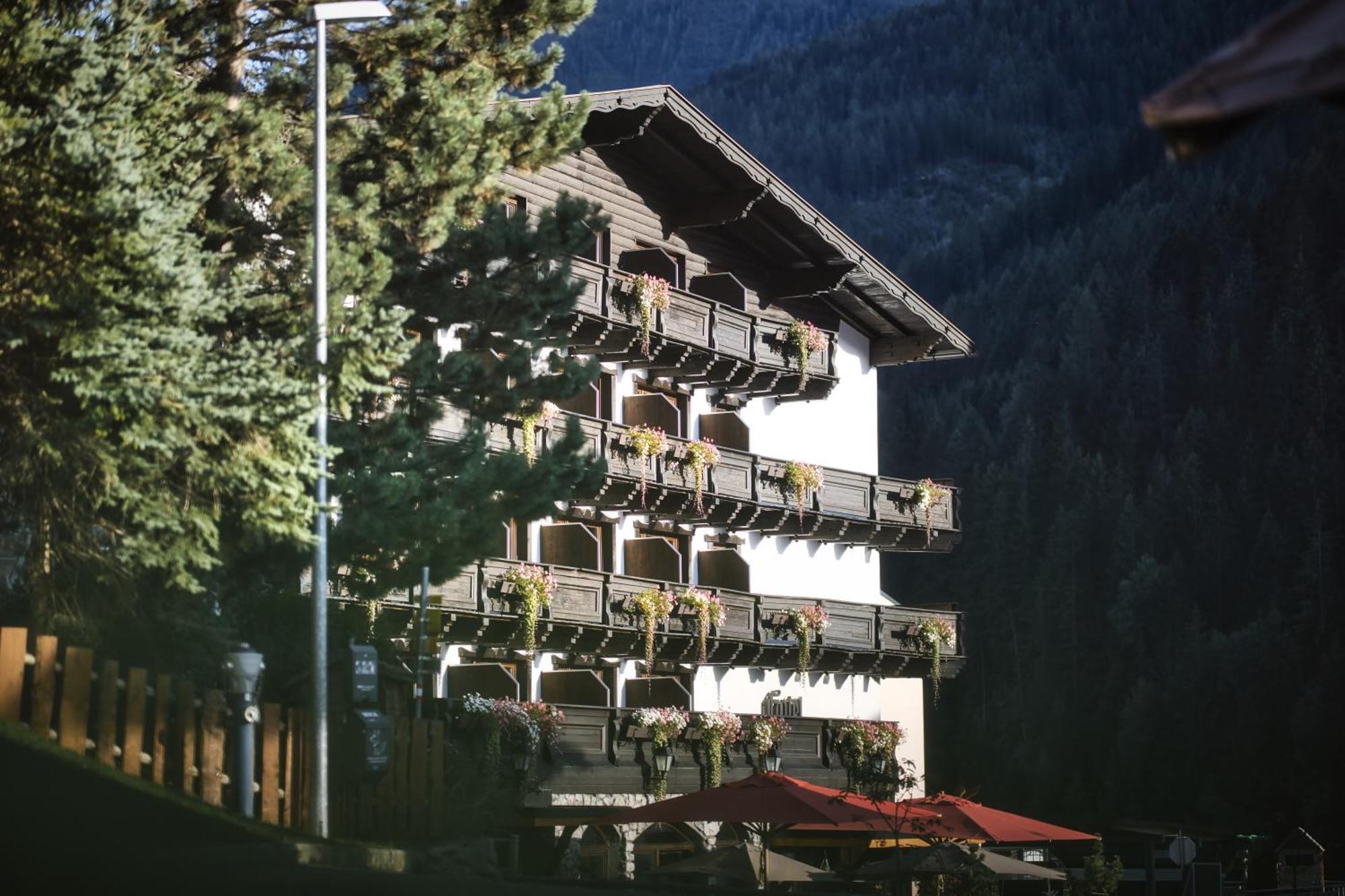 Berghotel Basur - Das Schihotel Am Arlberg Флирш Экстерьер фото