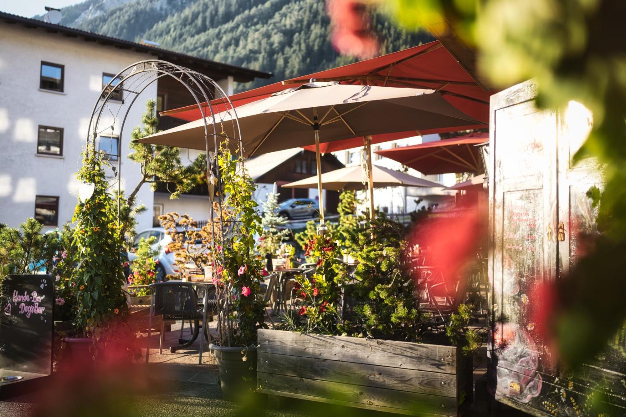Berghotel Basur - Das Schihotel Am Arlberg Флирш Экстерьер фото